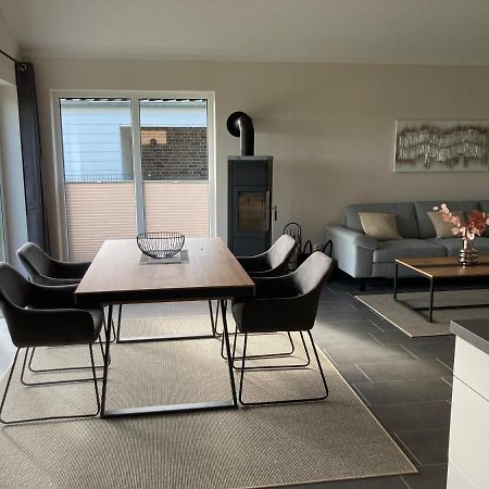 Watt'N Blick - Hundefreundliches Ferienhaus Mit Ausblick Ueber Die Wiesen Bis Zum Deich Schweiburg Exterior photo