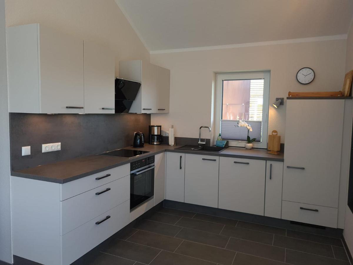 Watt'N Blick - Hundefreundliches Ferienhaus Mit Ausblick Ueber Die Wiesen Bis Zum Deich Schweiburg Exterior photo