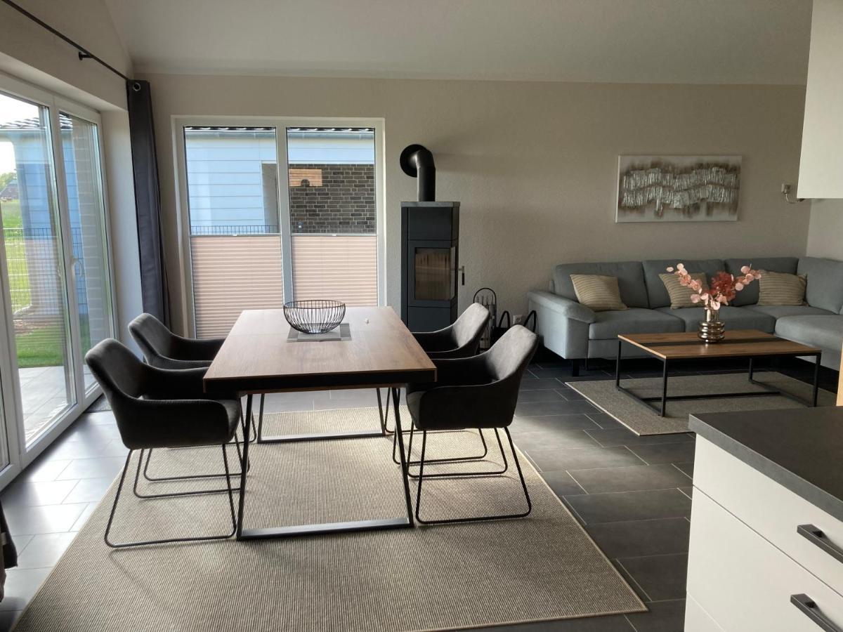 Watt'N Blick - Hundefreundliches Ferienhaus Mit Ausblick Ueber Die Wiesen Bis Zum Deich Schweiburg Exterior photo