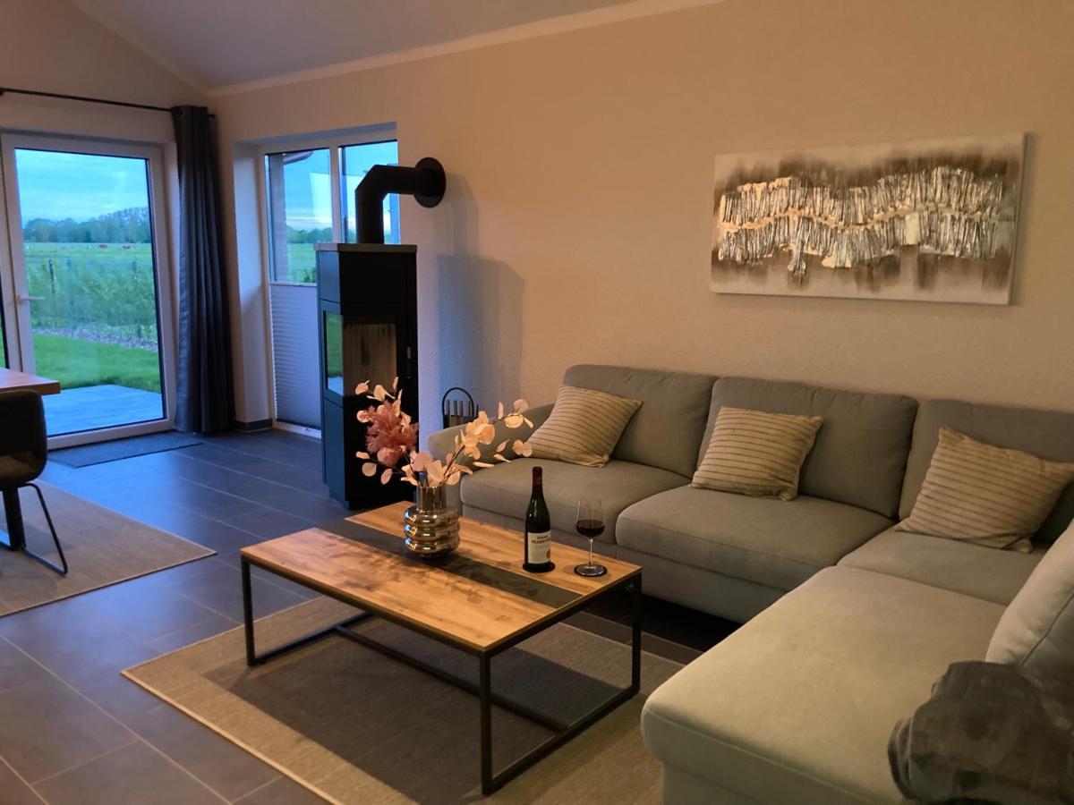 Watt'N Blick - Hundefreundliches Ferienhaus Mit Ausblick Ueber Die Wiesen Bis Zum Deich Schweiburg Exterior photo