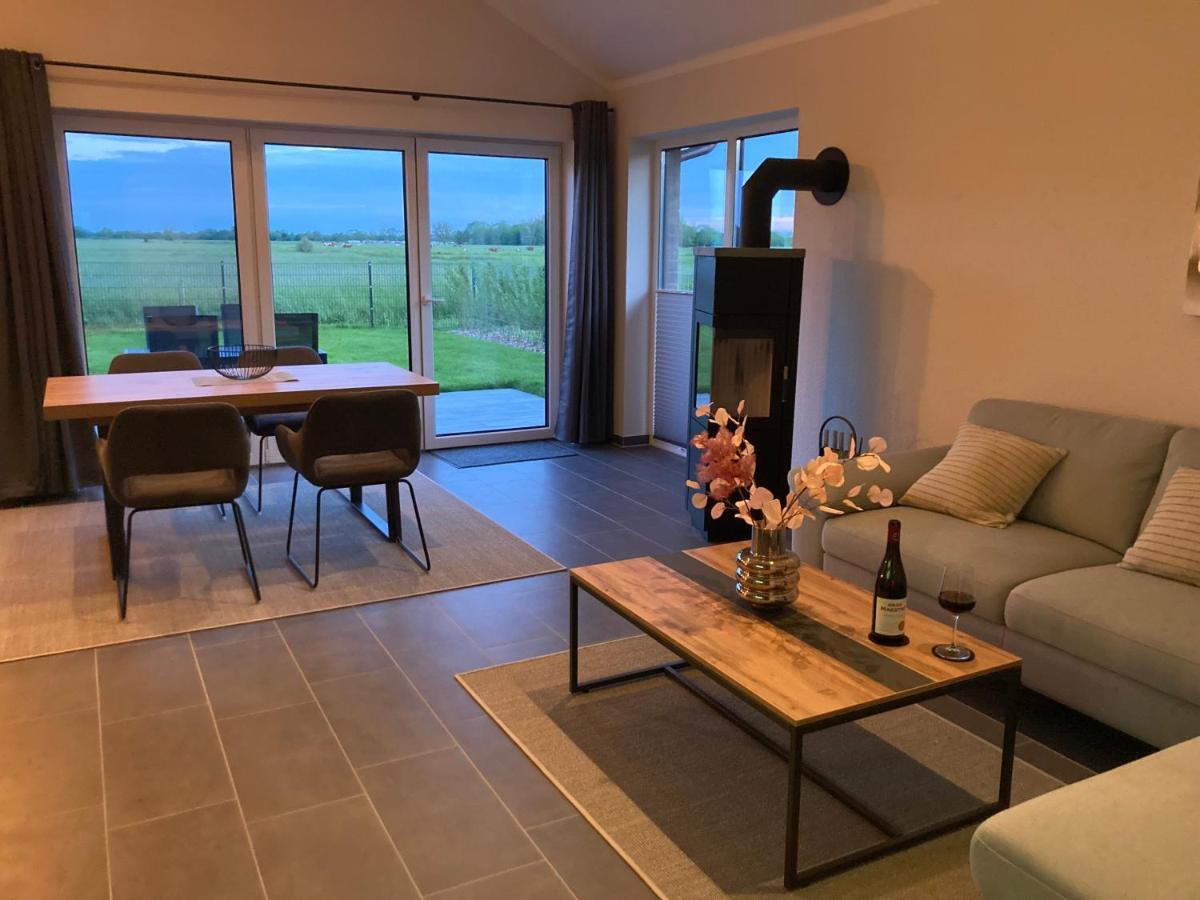 Watt'N Blick - Hundefreundliches Ferienhaus Mit Ausblick Ueber Die Wiesen Bis Zum Deich Schweiburg Exterior photo
